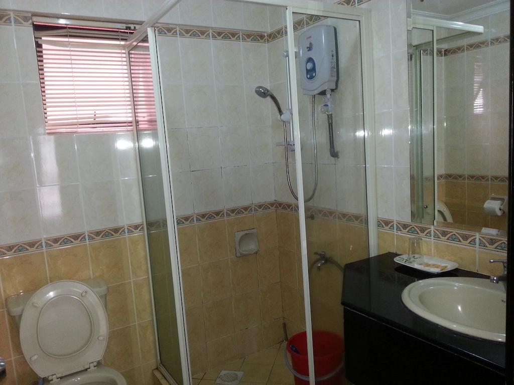 Dorcas Service Apartment - Marina Court Kota Kinabalu Esterno foto